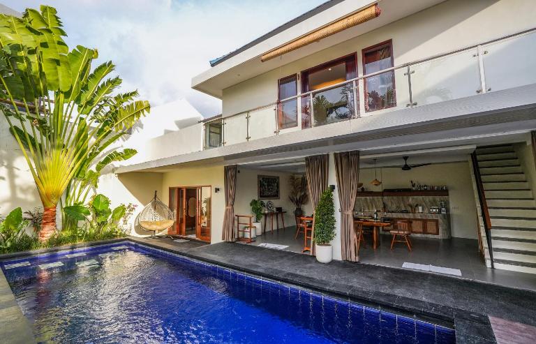 Sertanta - Big 3 bed, to BatuBelig Beach, last min specials - B&B Kerobokan