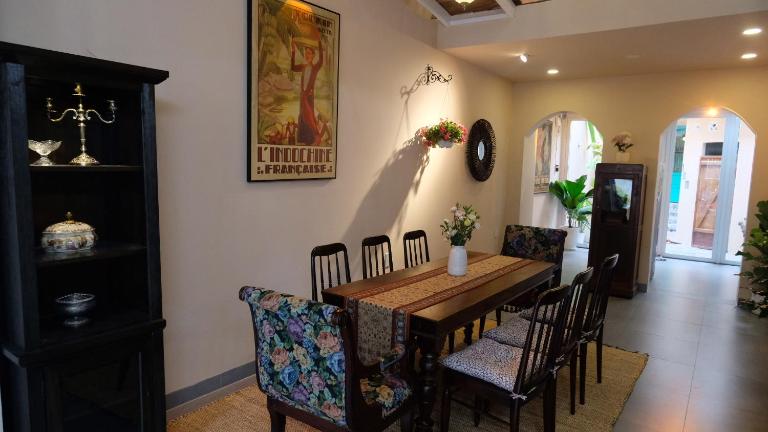 The 76 Courtyard House - B&B Nha Trang