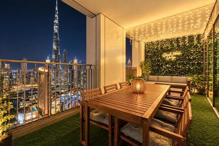 High Rise Haven I Burj and Fountain View I Vast Outdoor - Bed and Breakfast Dubai