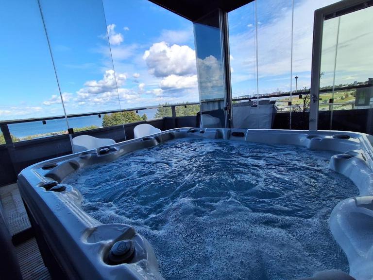 Diamond Penthouse - Sauna, Jacuzzi & Free parking - Ferienwohnung Tampere