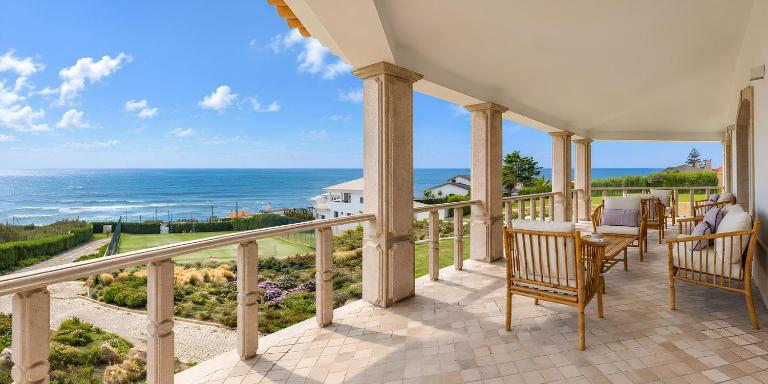 Windmill Beachfront Villa - B&B Colares