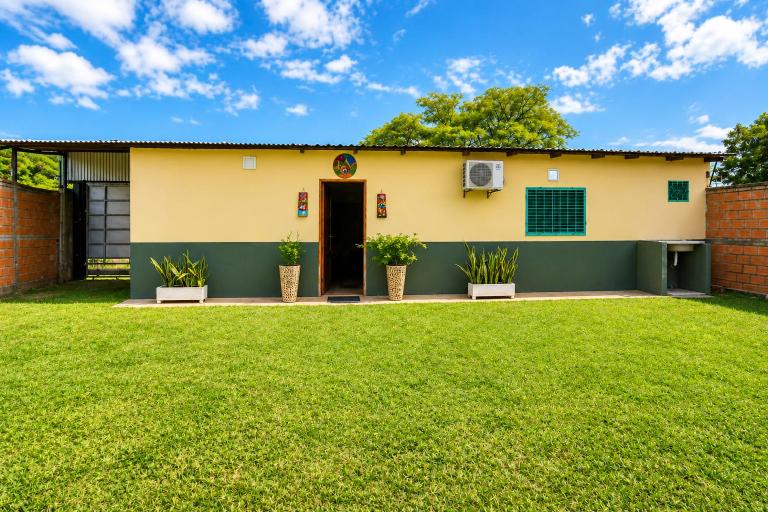Ulises House - Alojamiento entero Cerca del Aeropuerto con jardín - Chambres d'hôtes Luque