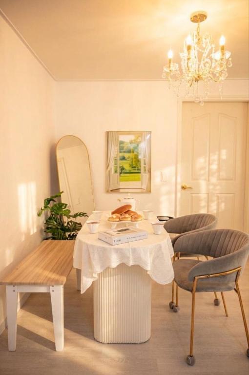 New Modern Stay in k-hanok Style gangnam - B&B Seoul