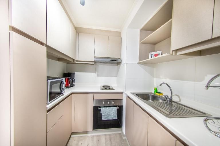 Depto con balcon a pasos de Metro en avda. Irarrazaval, cerca de Bario Italia y Plaza Nuñoa - B&B Santiago