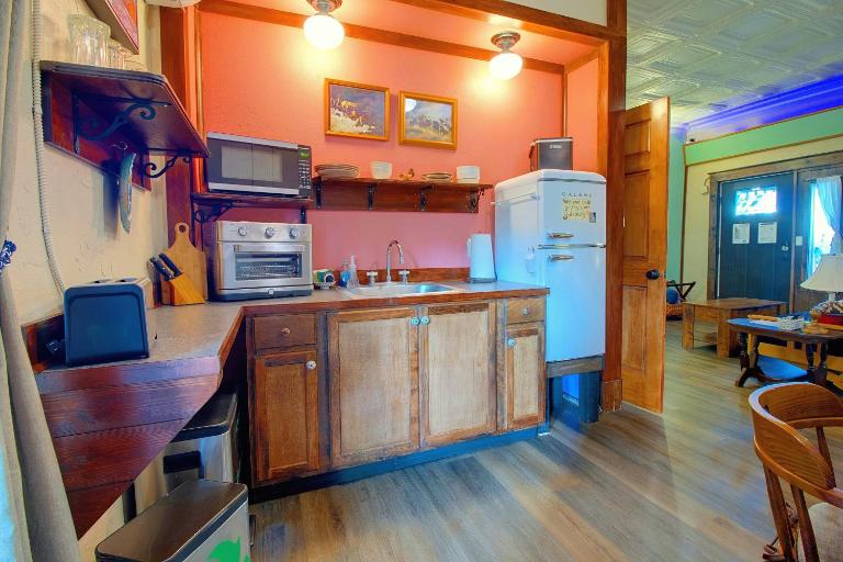 Walk to White River: Cozy Studio, Driftys Hideaway - B&B Cotter