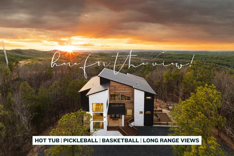 Panoramic Views,Hot Tub,Pickleball,Outdoor Living - Bed and Breakfast Broken Bow