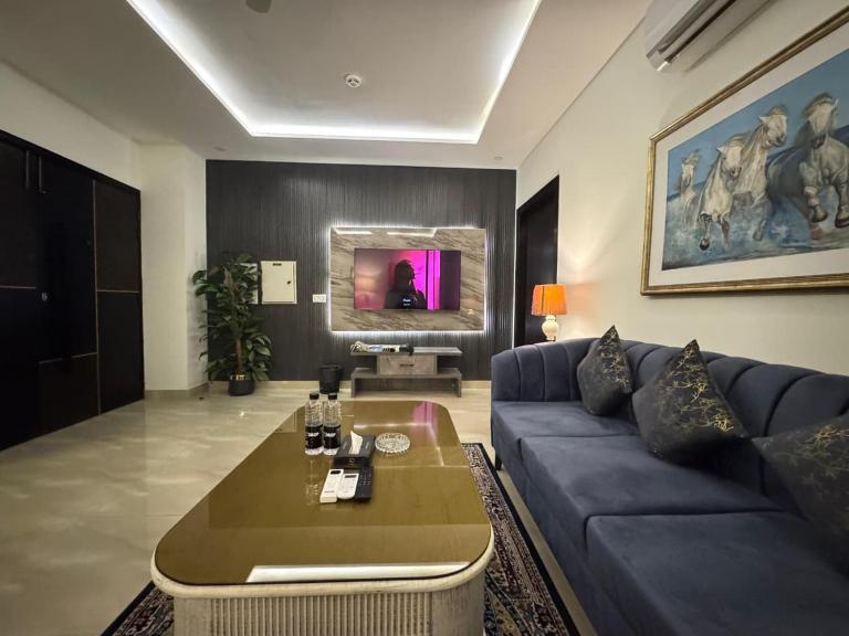 Aurum Residences - Luxurious 1 Bedroom Apartment in Gulberg Lahore - Bed and Breakfast Lahore