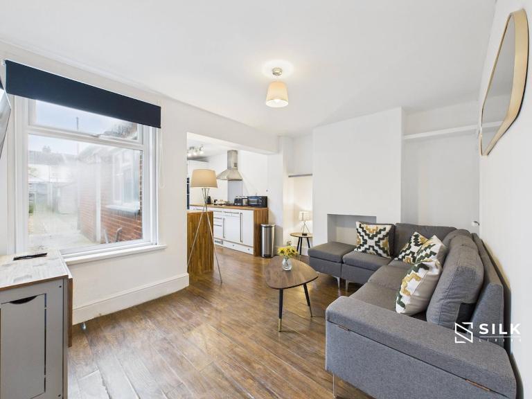 3Bd house-home from home-perfect for working away - Ferienwohnung Brockhurst