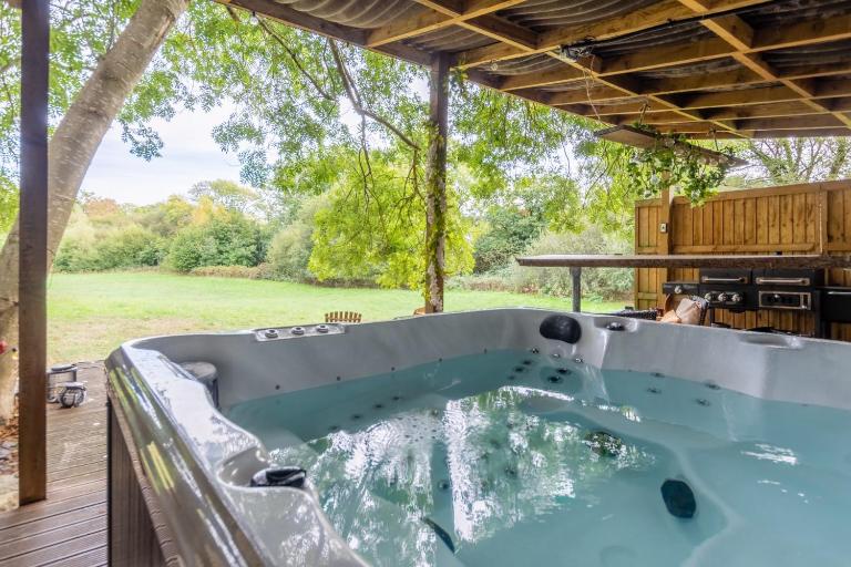 Haybarn, Hot tub and outdoor kitchen, New Forest - B&B Ringwood