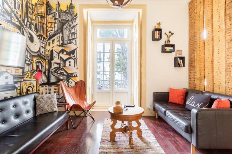 Explore Lisbon from an Artistic Alfama Home - Ferienwohnung Lissabon