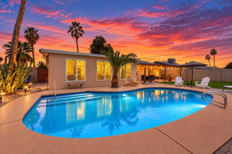 Cozy Tempe Casa with Heated Pool 5 Minutes to ASU - B&B Tempe