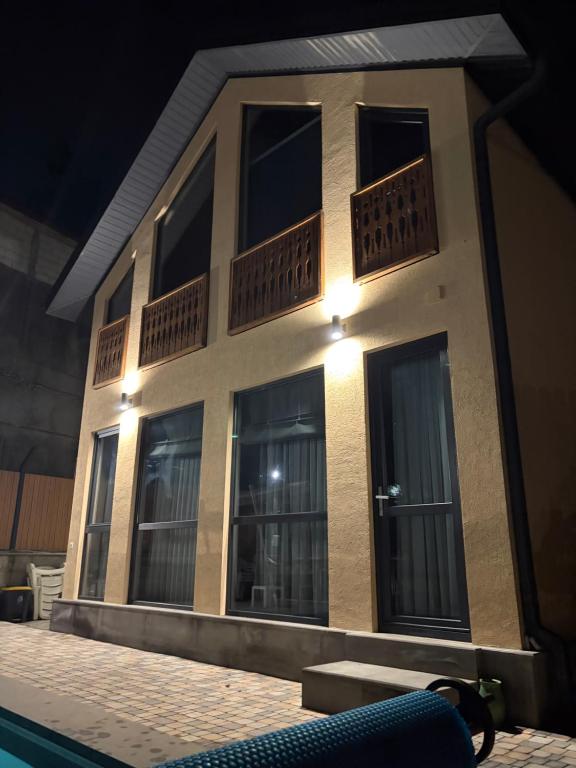 Two Dilijan big pool - Ferienwohnung Dilidschan