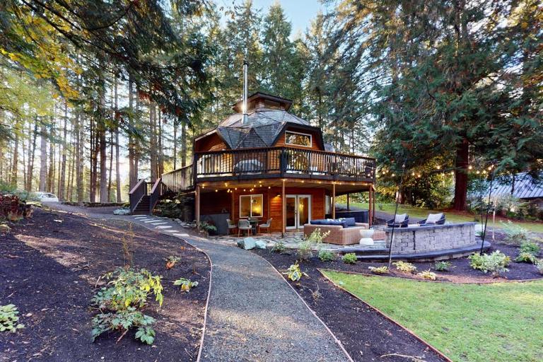 Dome Away From Home - B&B Gig Harbor