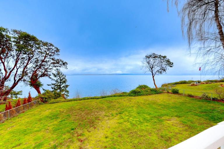 Camano Waterfront Delight - Bed and Breakfast Saratoga Shores