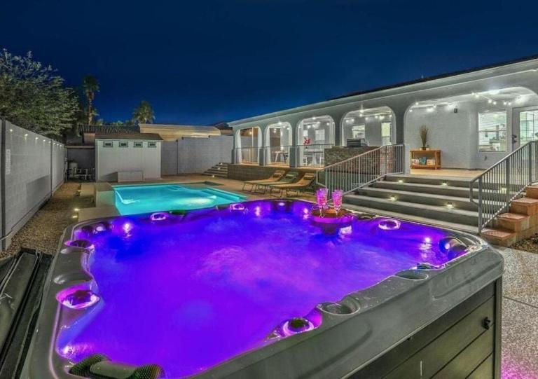 Mountain-View Pool Home with Spa & Game Room - Ferienwohnung Henderson