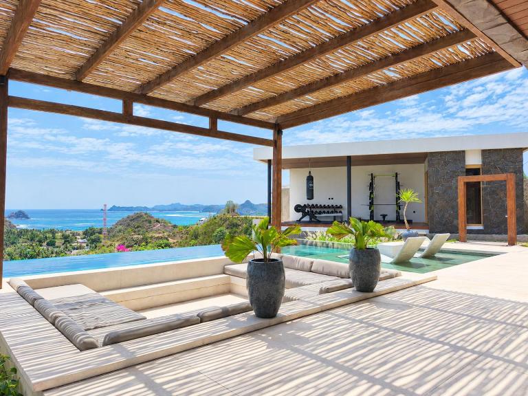 Pseudechis - Villa with Gym, Sauna & Sea Views - Construction Nearby - B&B Selongbelanak