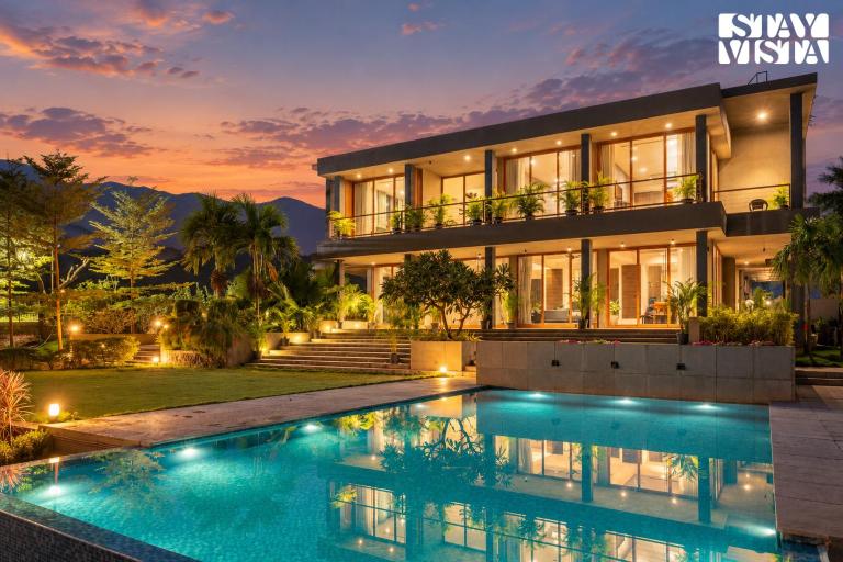 StayVista at Devlata Villa with Pool, BBQ & Bonfire - B&B Madh
