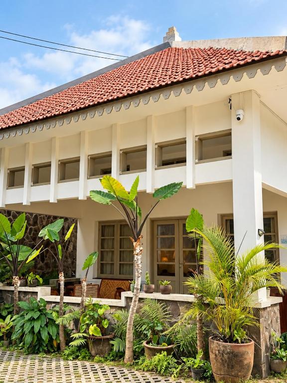 Kosasih 1919 A Dutch-Retro House - Chambres d'hôtes Banyuwangi