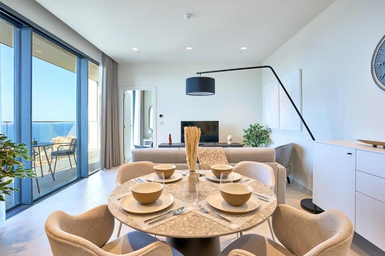 High-Rise Elegance Apartment with Sea Views - Ferienwohnung St. Julian's