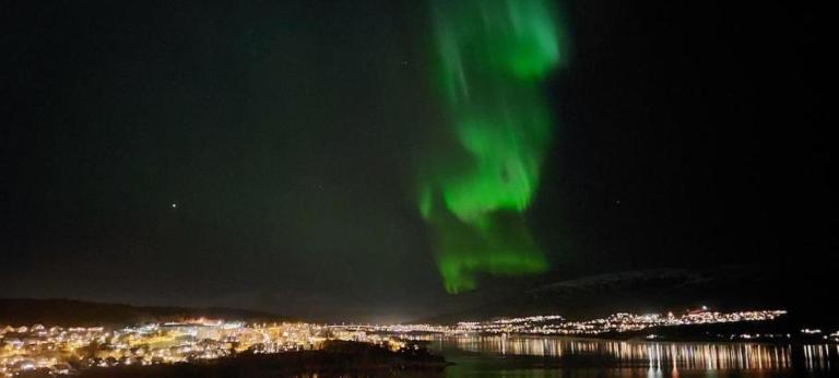 View apartment in Tromsø - northern lights, mountains, quiet - B&B Tromsø