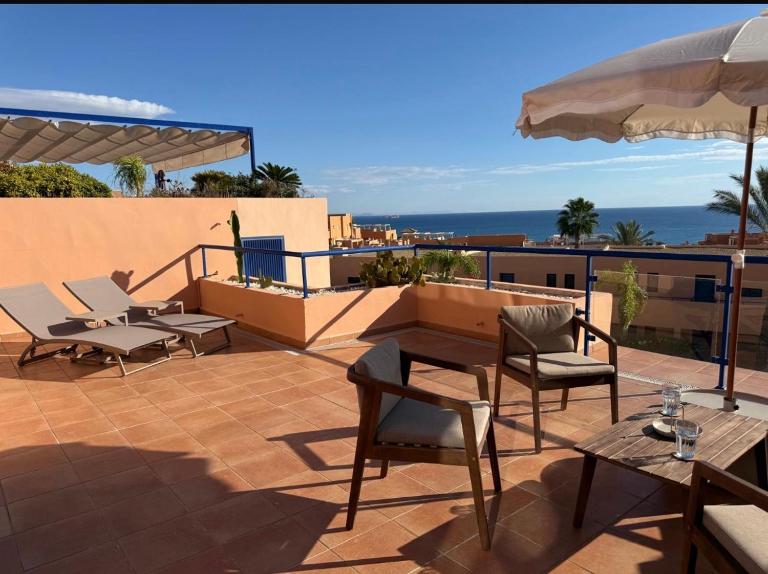 Seaview Apartment with Big Terrace Pool and Garage Mojacar Playa - B&B Mojacar