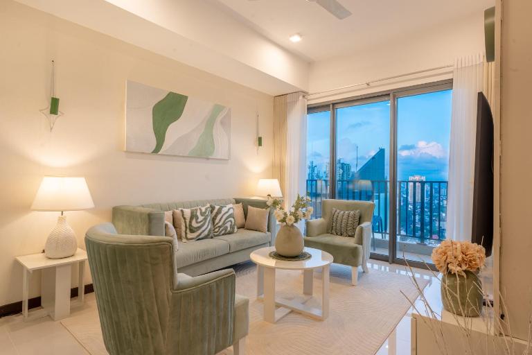 Skyline Haven at TRI-ZEN City & Sea Views - Chambres d'hôtes Colombo