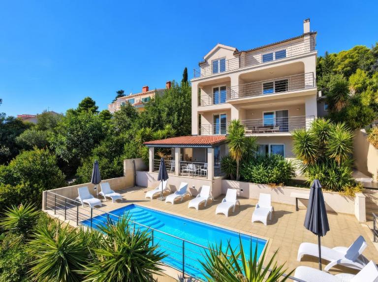Beachfront villa with private pool in Vela Luka - Chambres d'hôtes Vela Luka