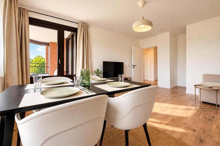 LP-Apartment mit Rheinblick, Messe, Balkon, Küche, Parkplatz - Ferienwohnung Neuss
