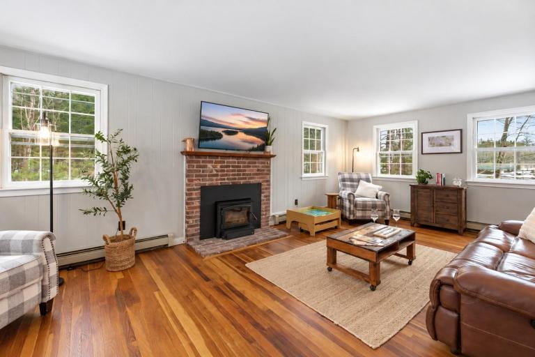 Lakes Region, Canoe & Fire Pit, Dog Friendly - Bed and Breakfast Meredith