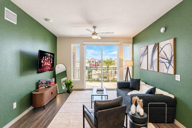 Stadium Area w Pool Gym Balcony Parking WD - B&B Glendale