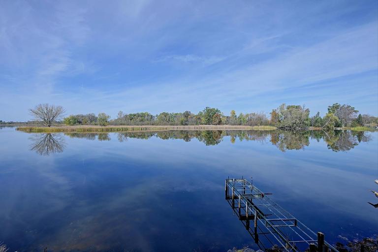 Waterfront Petenwell Lake Home w/ Private Dock - B&B Nekoosa