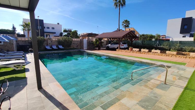 Roquetas de Mar Urbanisation villa with pool 3rd Line beach - B&B Roquetas de Mar