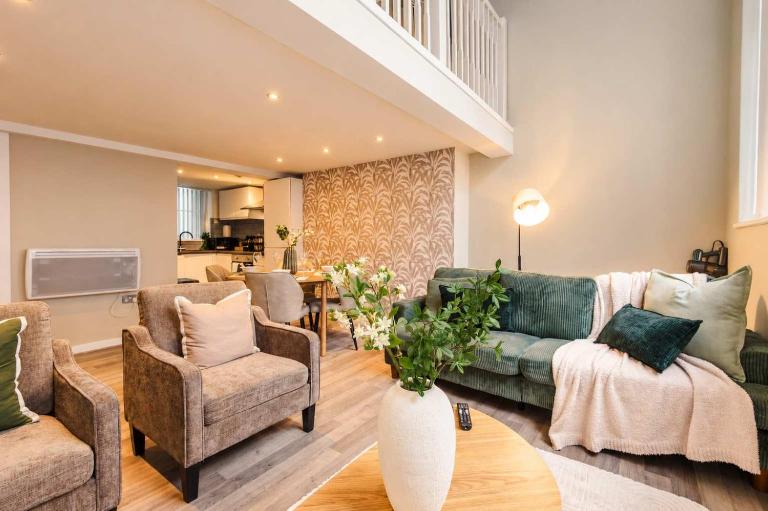 Mezzanine King Bed City Centre Two Bathrooms - B&B Liverpool