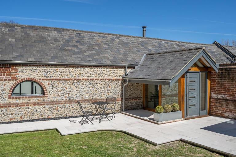 Old Church Barn, Dog Friendly Coastal Escape - Ferienwohnung West Somerton