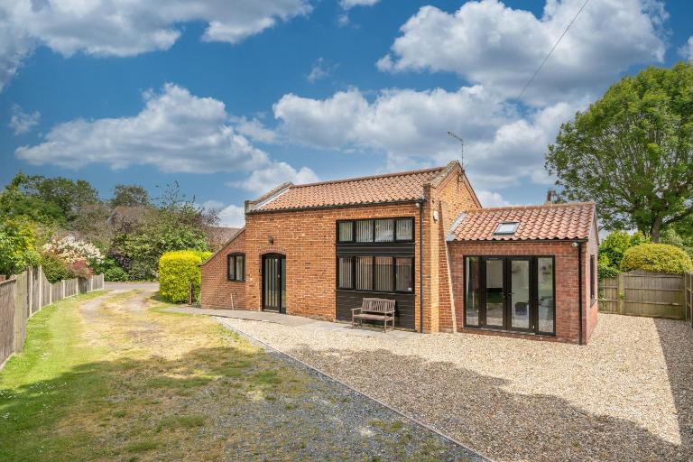 Trinity Barn, Dog-Friendly Barn Conversion near the Norfolk Broads - B&B Burgh Saint Margaret