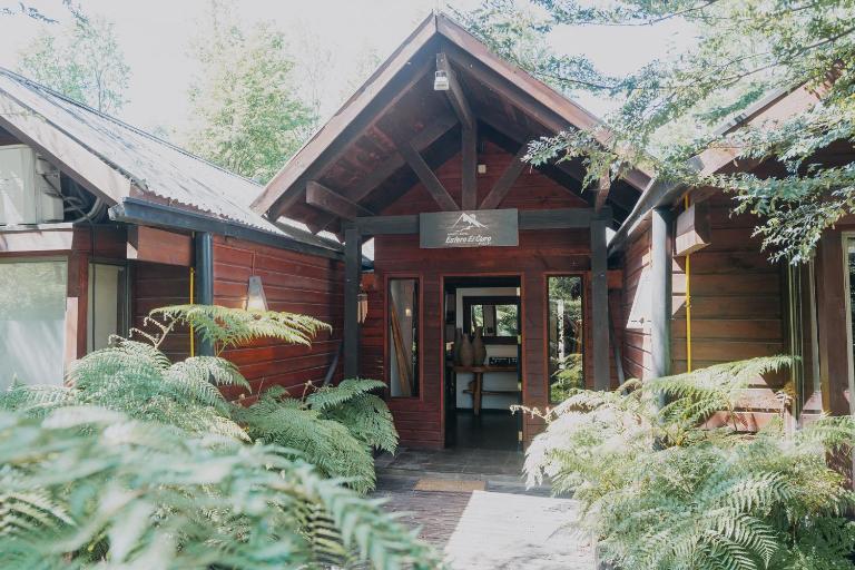 Estero El Claro Hotel y Cabañas - Chambres d'hôtes Pucón