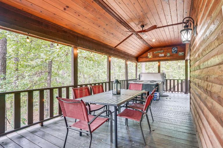 Broken Bow Escape w/ Hot Tub & Basketball Court! - Ferienwohnung Broken Bow