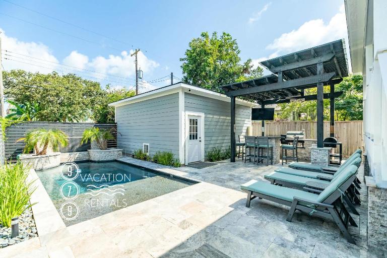 Coral Cottage - Enjoy the Posh Life! Heated Pool, Spa, Fireplace! - Chambres d'hôtes Galveston
