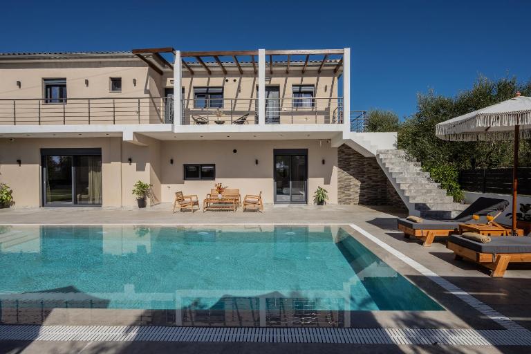 Olive Paradise Villa - Perfect Getaway with Pool by Villa Mana Gers - B&B Gaïtánion