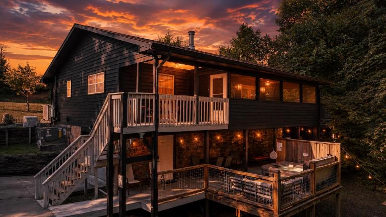 Family Cabin with Hot Tub, Games, Fire Pit, Sleeps 8 - B&B Sevierville