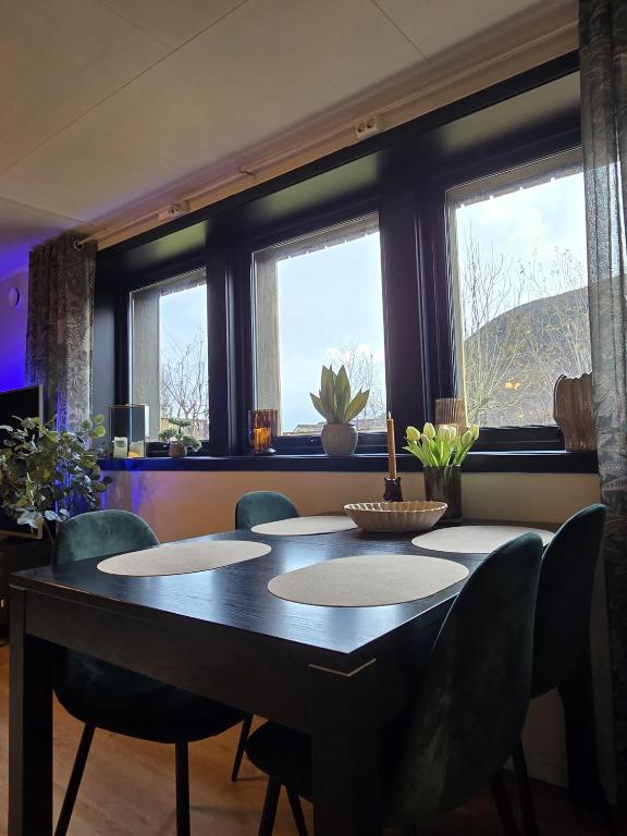 Cozy Vibe 2 bedroom apartment - Free parking - B&B Tromsø