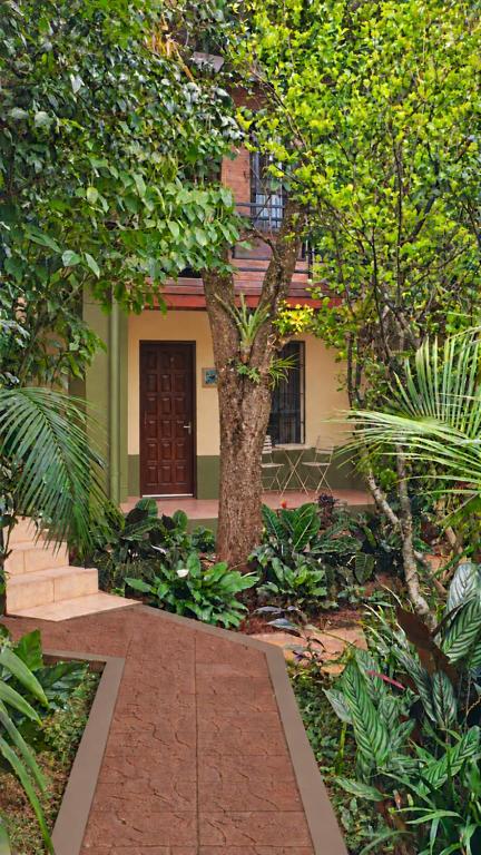 Hospedaje Los Vencejos - B&B Puerto Iguazú