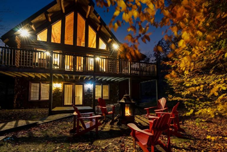 Log Cabin Hot tub near Tremblant - B&B Labelle