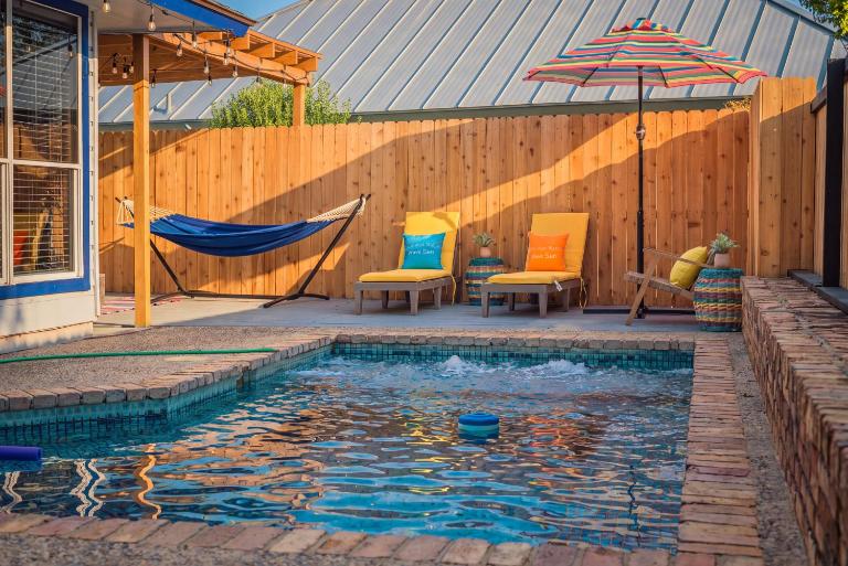 Heated Pool Escape Game Room near Six Flags - B&B San Antonio