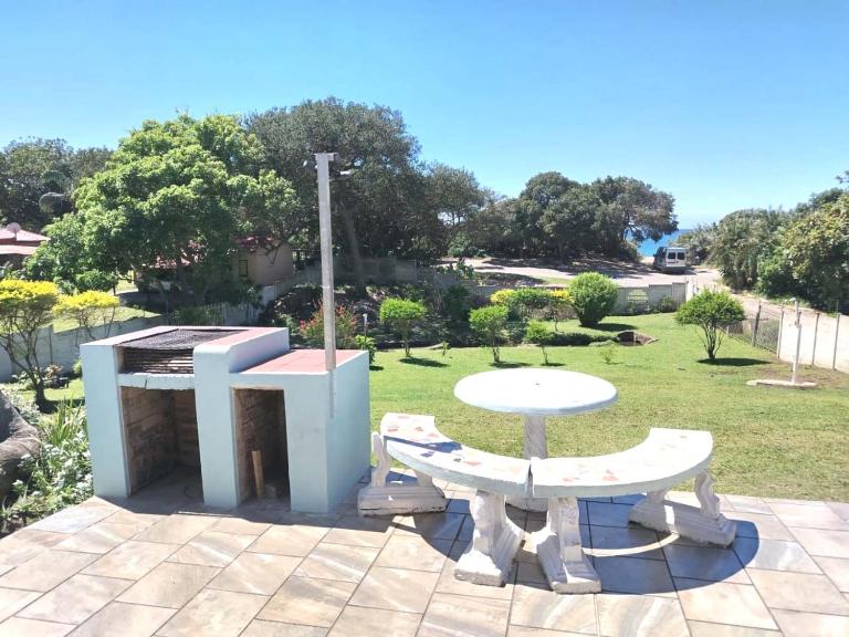 Sea Park Holi-Stay - 2on1stAve - Bed and Breakfast Port Shepstone