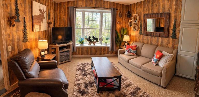 Gorgeous 1st FL Mtn View Jiminy Suite Sleeps 4 Ski On Off - B&B Hancock
