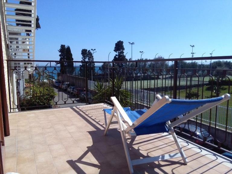 The House on the Beach - Ferienwohnung Giardini Naxos