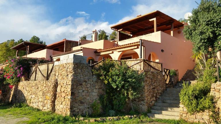 Villa Eden Home Holiday - Chambres d'hôtes Santa Margherita di Pula