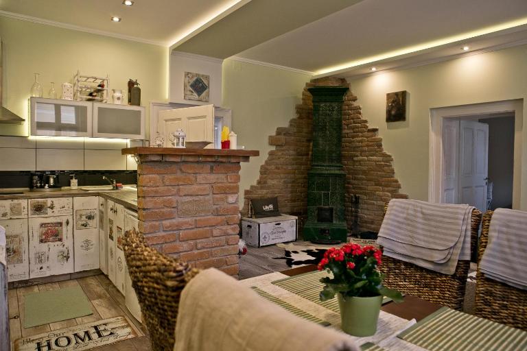 Gyulai 200 Éves Apartman - B&B Gyula