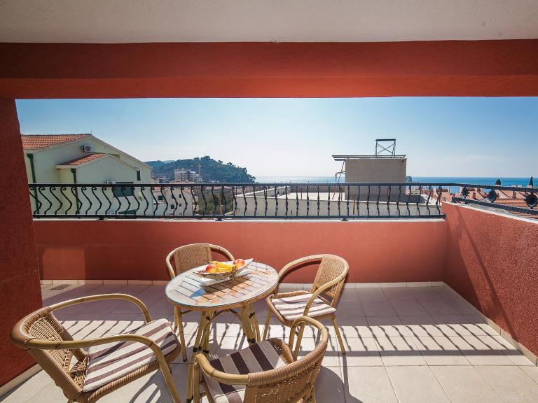 Apartments Franovic - B&B Petrovac na Moru